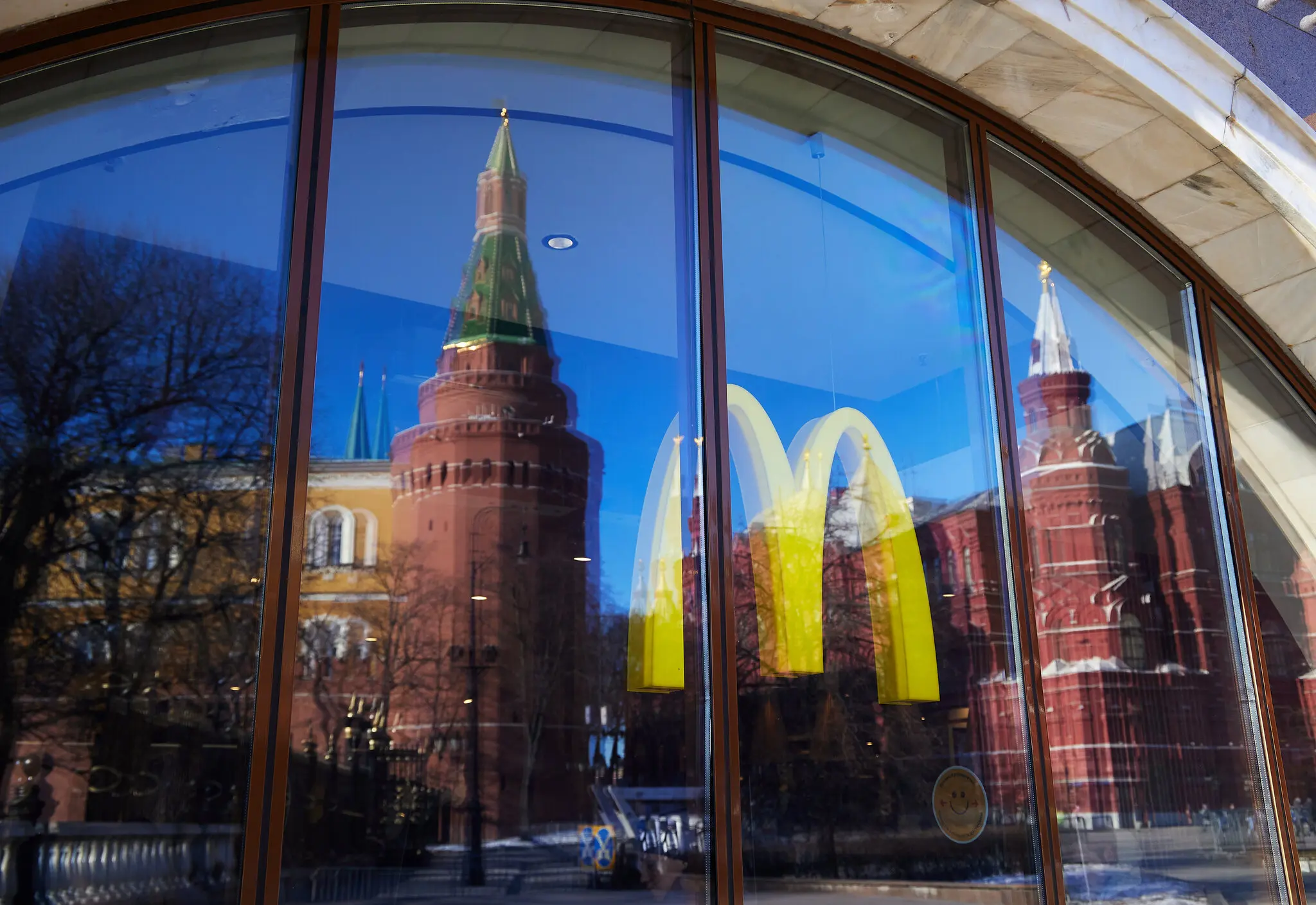 McDonald's подає заявку на реєстрацію товарного знака в Росії: що стоїть за цією заявкою і які наслідки для компанії та ринку?